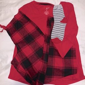 Sonoma 3 piece sleep set (size small)